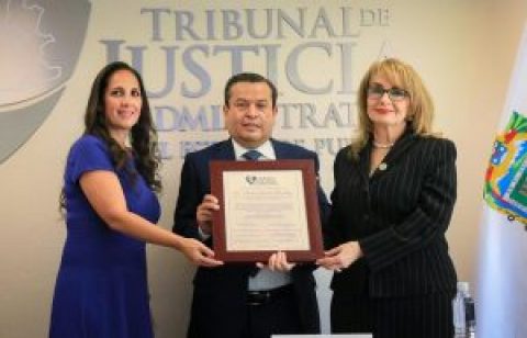 EL TRIBUNAL DE JUSTICIA ADMINISTRATIVA DEL ESTADO DE PUEBLA OTORGA RECONOCIMIENTO AL DR. ARÁN GARCÍA SÁNCHEZ, DIRECTOR DE DEPARTEMANTO EN LA REGIÓN CENTO-SUR DEL ITESM